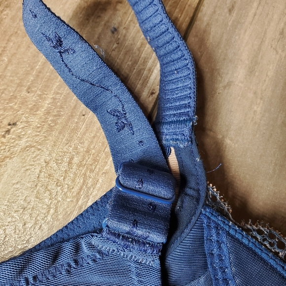 Wacoal Women's Blue and Gray Lace Underwire Bra Size 34C EUC - Picture 11 of 16